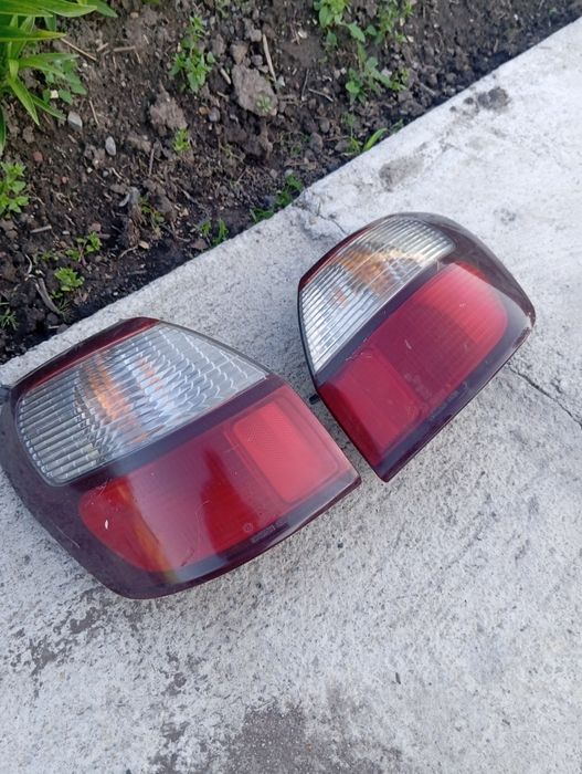 Продам задние фонари на Субару аутбак В4