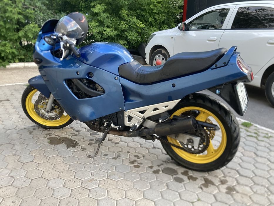 Suzuki gsx750f katana