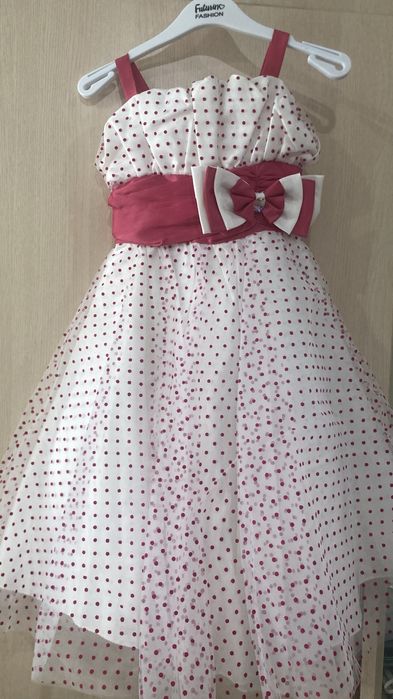 Платье нарядное с поясом