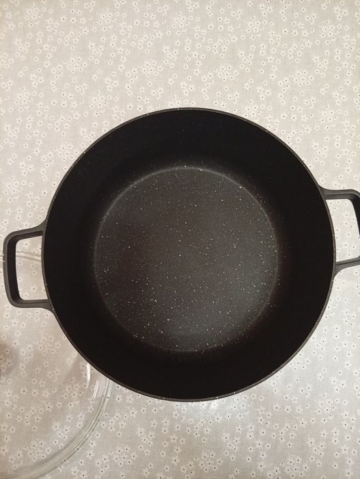 Продам кастрюлю Бергоф