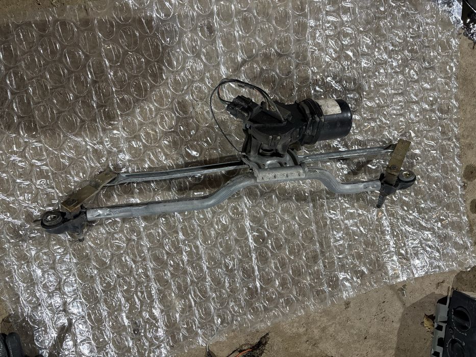 Renault Clio 2002 година Мотор Предни Чистачки