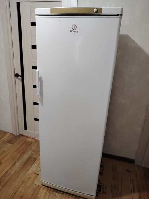 Продаю рабочий морозильник