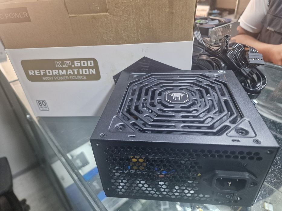 Reformation blok pitaniya 600w 80+ yangidek holatda