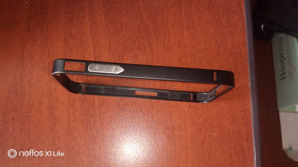 Защитный бампер на Айфон 4s