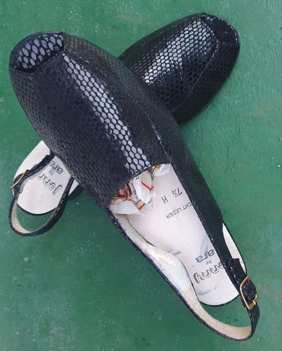 Sandale piele lacuita nr.40,5