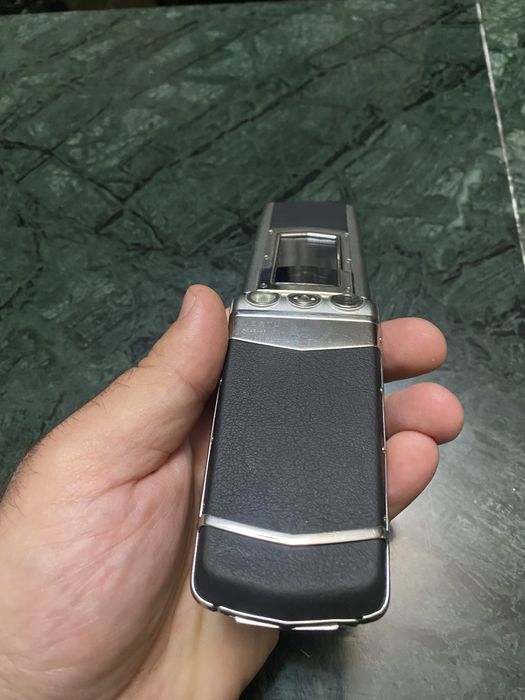 Vertu Ayxta Black в идеальном состоянии.