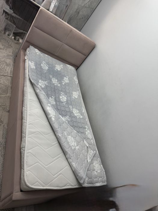 Продает  кравать