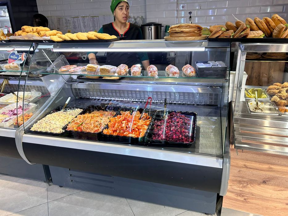 Продам витриный холодильник