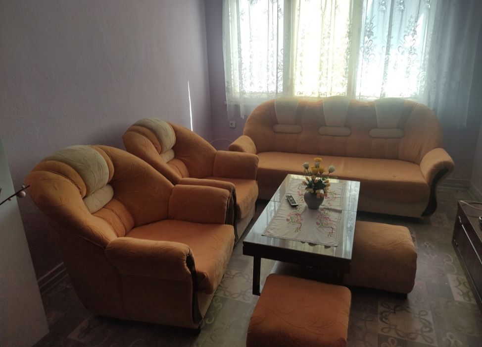 Диван с фотьойли