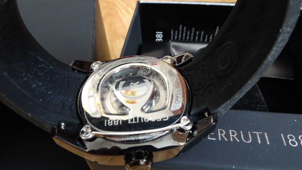 Часовници Armani; Guess; Cerruti; Festina; Mio; Polar нови/използвани