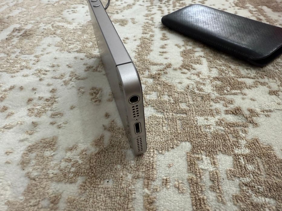 Apple iPhone se 1 поколения