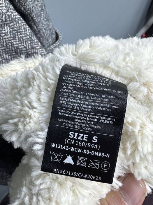 Palton GUESS - marimea S