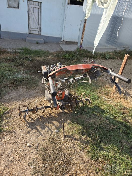 Traktor yer haydaydigan