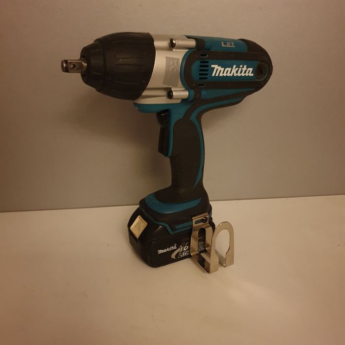 Makita DTW 450 Msina de înșurubat cu impact