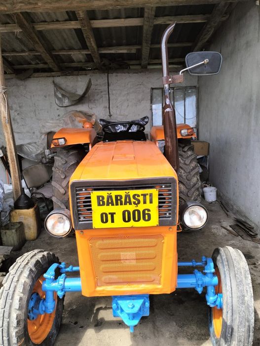 Vând tractor U445