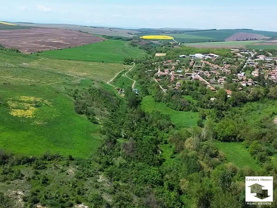 145320 Просторна, частично реновирана къща с 4 спални и голям двор в с. Полски Сеновец