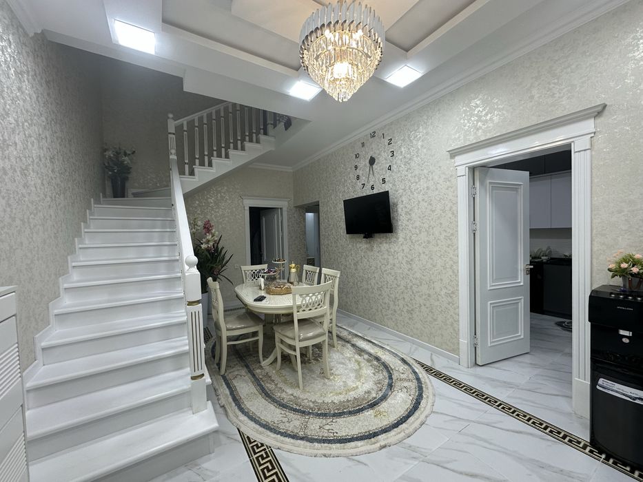 Продается 2 этажный дом, напротив 10 квартала