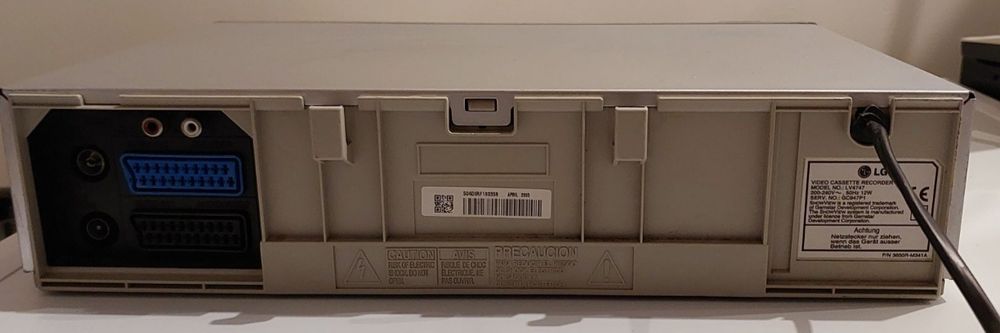 Vând videorecorder LG LV 4747 .