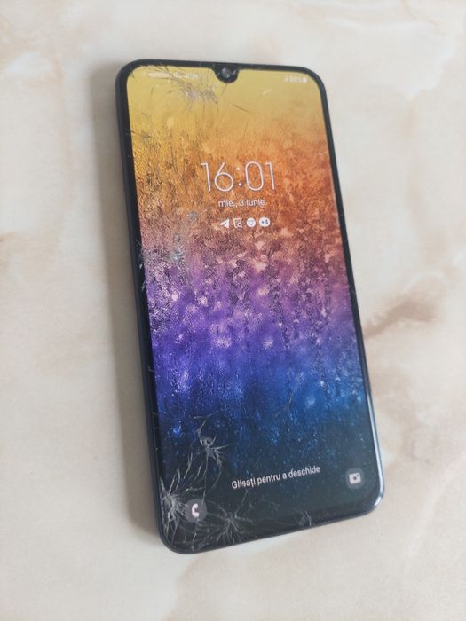 [A40] Vând Samsung Galaxy A40 Black [probleme la ecran] //poze reale