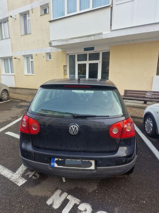Vând Volkswagen Golf 5 1.6 MPI