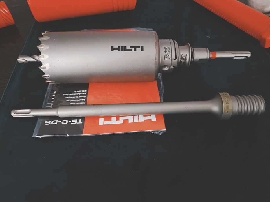 Vând carotă Hilti cu două adaptoare.