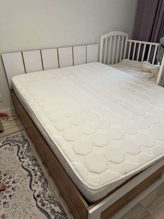 Двухспальная кровать