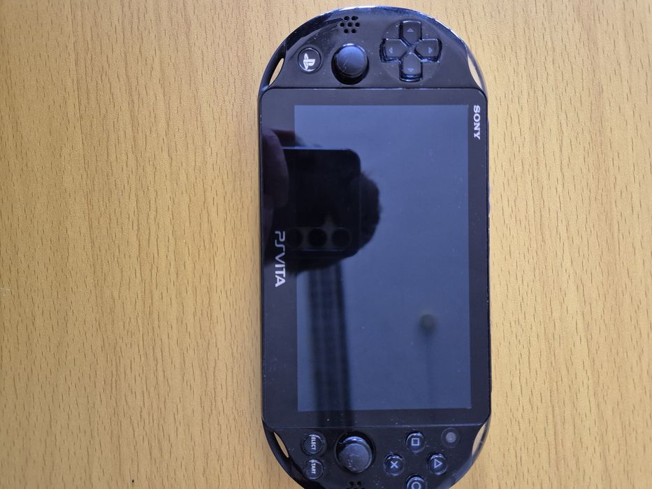Vand PS Vita 2000 modat