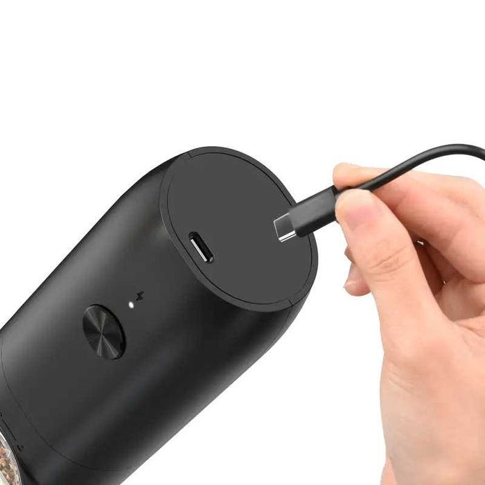 Нов комплект автоматични мелнички за сол и пипер LED стилен дизайн USB