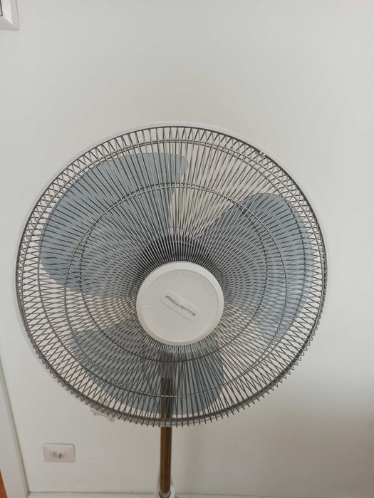 Ventilator cu picior Rowenta Essential+ 3 viteze, diametru 40 cm, Alb