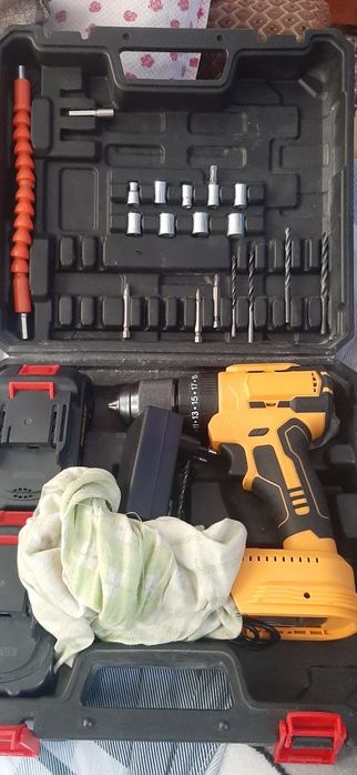 Ударный шуруповёртDeWALT 21V.