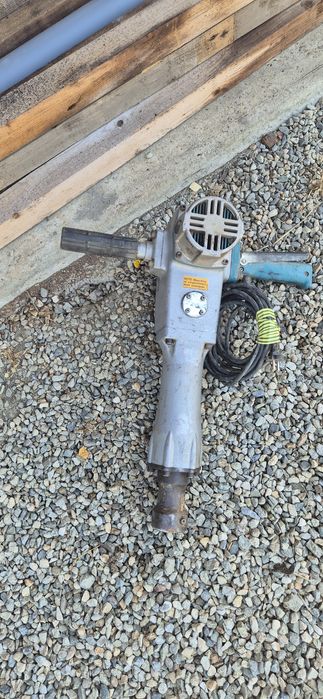Picamer/ciocan demolator Makita HM1400