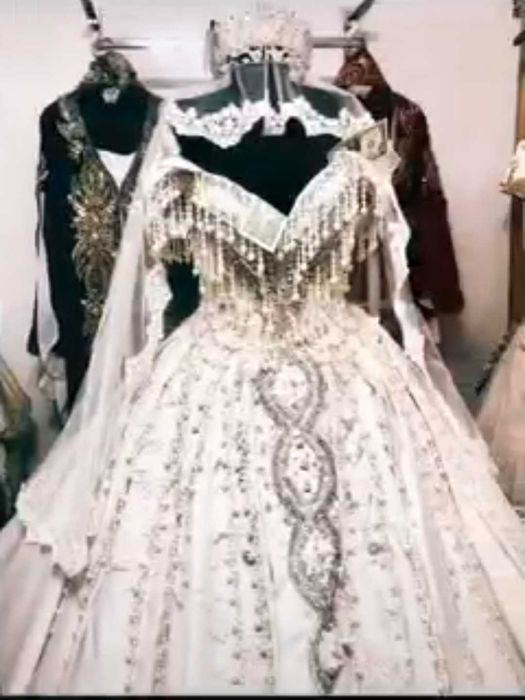 Булченски и официални рокли