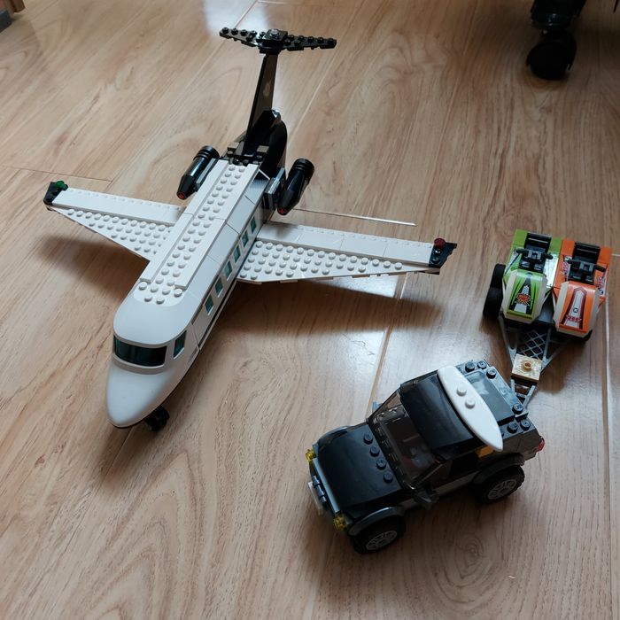 Set Lego Avion și Mașina remorca Skijet