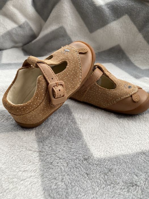 Papuci Clarks noi marimea 22