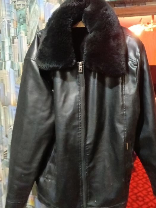 Продам кожаную куртка тёплая
