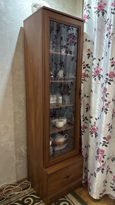 Отдам даром шкаф сервант