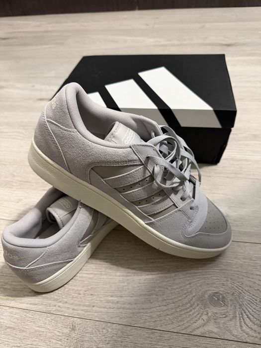 Продам оригинальные кроссовки Adidas