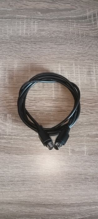 Кабели в комплект