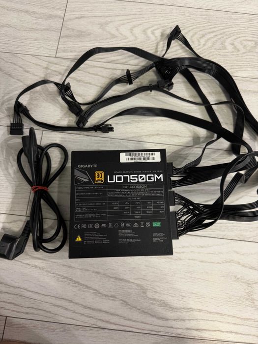 Sursa GIGABYTE UD750GM 750W, 80 Plus Gold, Full Modulara, Negru