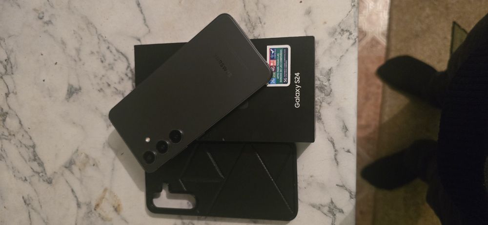 Самсунг  S 24! Почти новый!