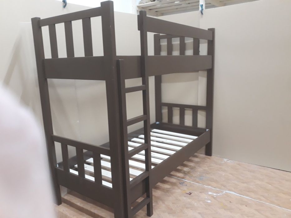 TRANSPORT GRATUIT.Pat etajat din lemn masiv cod 2013