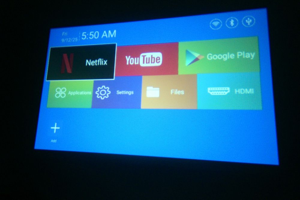 Videoproiector HD smart portabil cu Android 11
