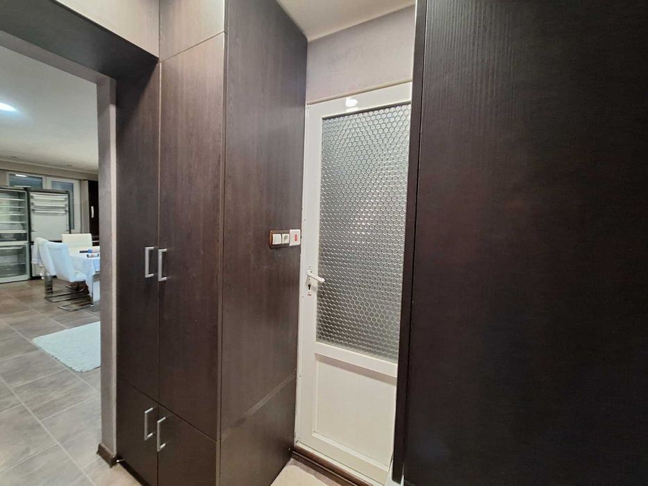 Продава 3 - стаен апартамент