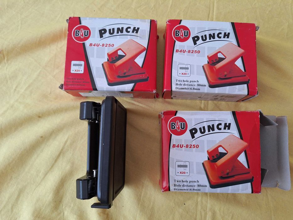 Lot - Perforatore din metal B4U - DL 8250 corp metalic, maxim 30 coli