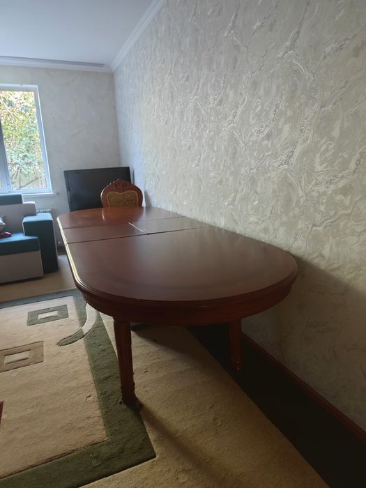 Стол для гостиной