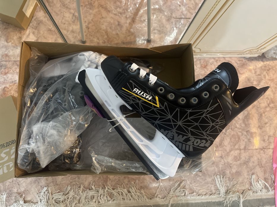 Коньки ледовые.