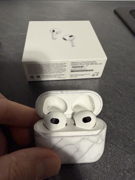 AirPods 3 Apple