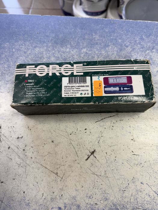 Ударна отверка Force с 4 накрaйника