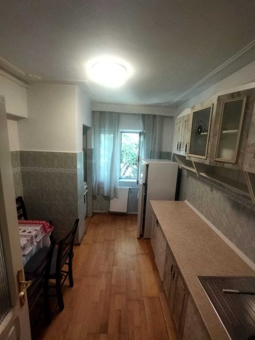 Închiriez apartament cu 2 camere