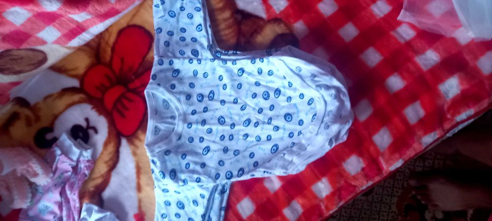 продавам неисползвани децки дрешки